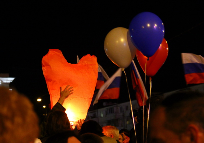 В Симферополе залпами салюта отметили присоединение Крыма к России