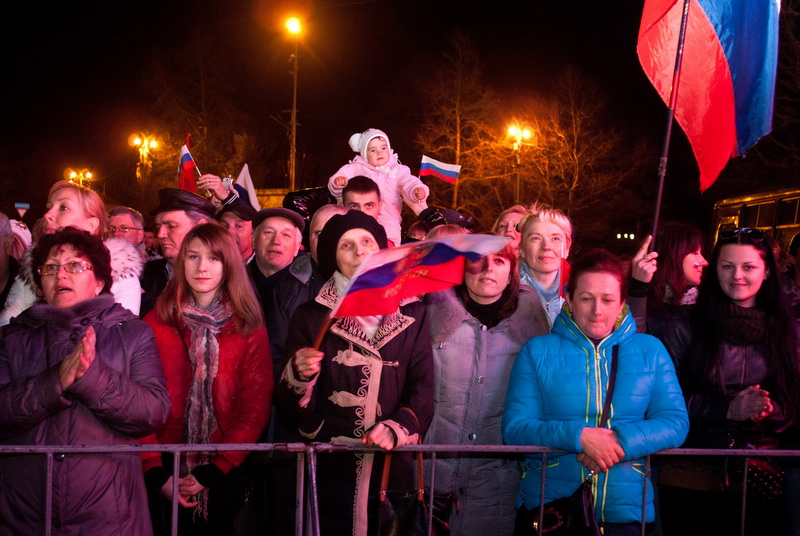 В Севастополе устроили салют и праздничный концерт