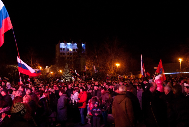 В Севастополе устроили салют и праздничный концерт