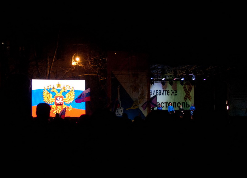 В Севастополе устроили салют и праздничный концерт