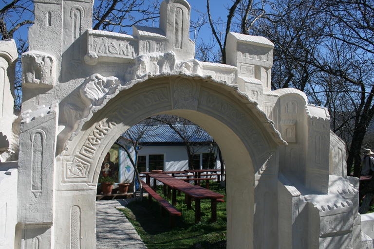 В Крыму почтили память погибших жителей сожженного села Лаки