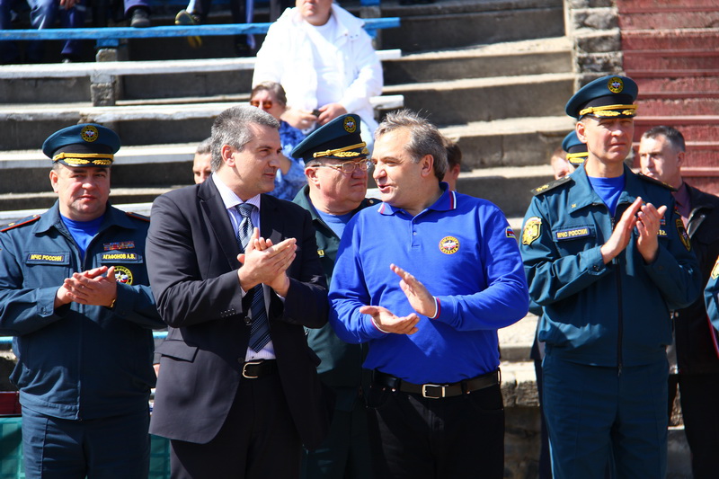 Министр МЧС России вручил крымским спасателям ключи от новой техники