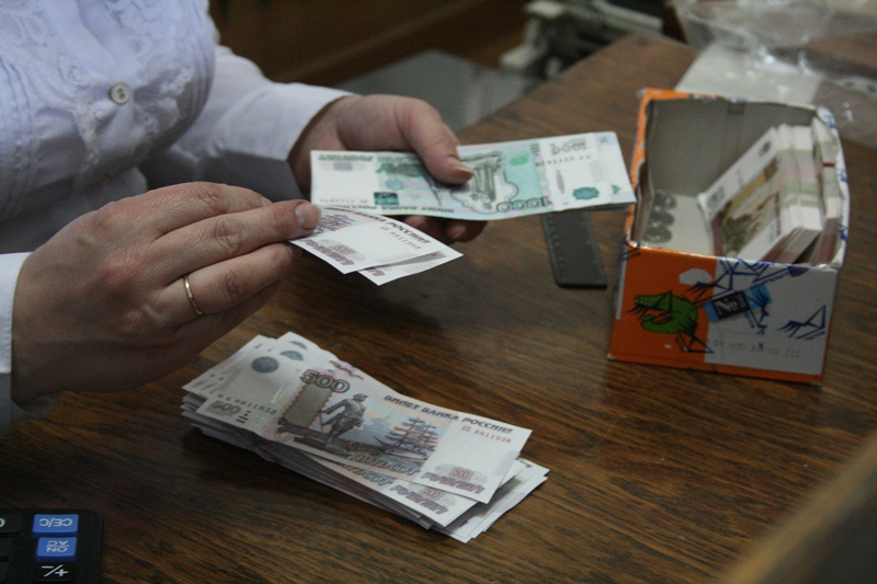 В Крыму выдача первых пенсий в рублях проходит без очередей