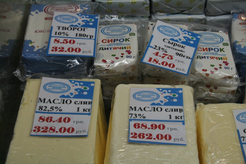 На рынках Симферополя начали принимать для расчета рубли