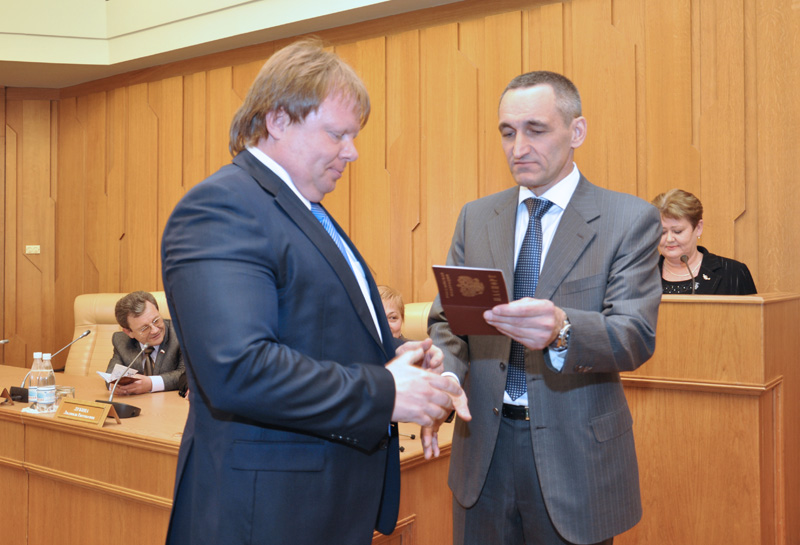 Члены Президиума парламента Крыма получили российские паспорта