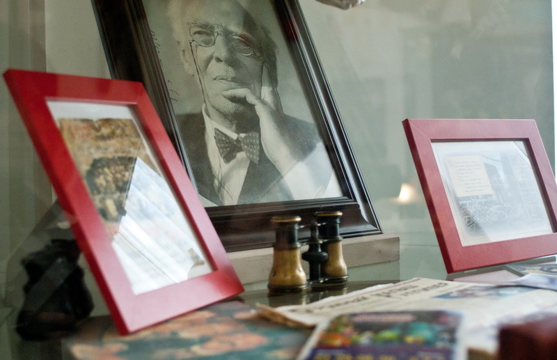 В Севастополе открылась выставка «Театральный Севастополь»