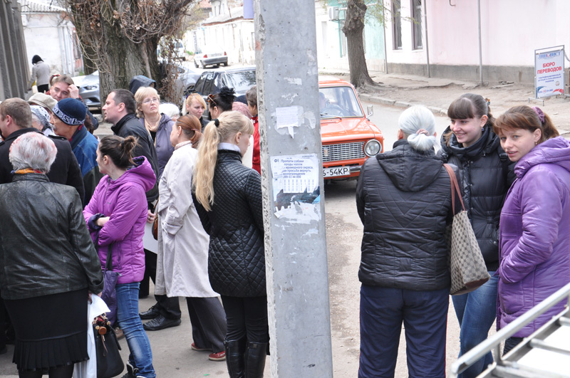 В паспортных столах Симферополя продолжается ажиотаж