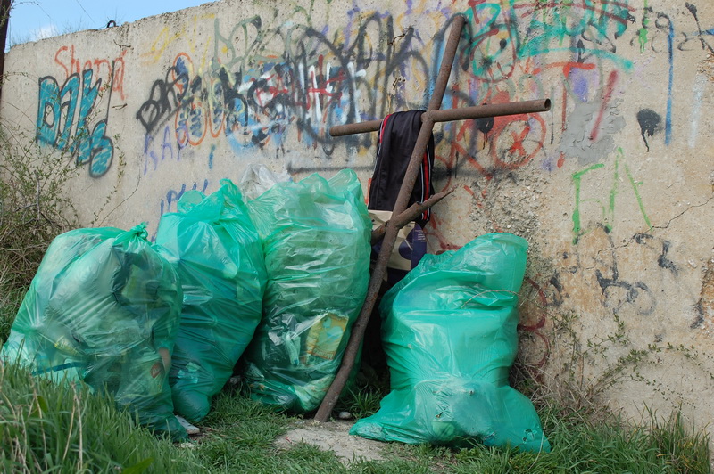 На Старорусском кладбище в Симферополе прошел субботник