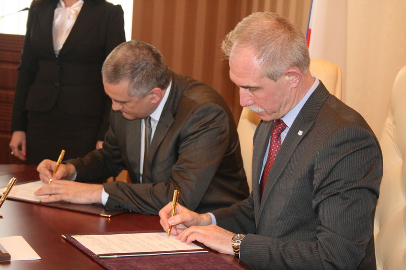 В Совмине подписали договор о сотрудничестве между Крымом и Ульяновской областью