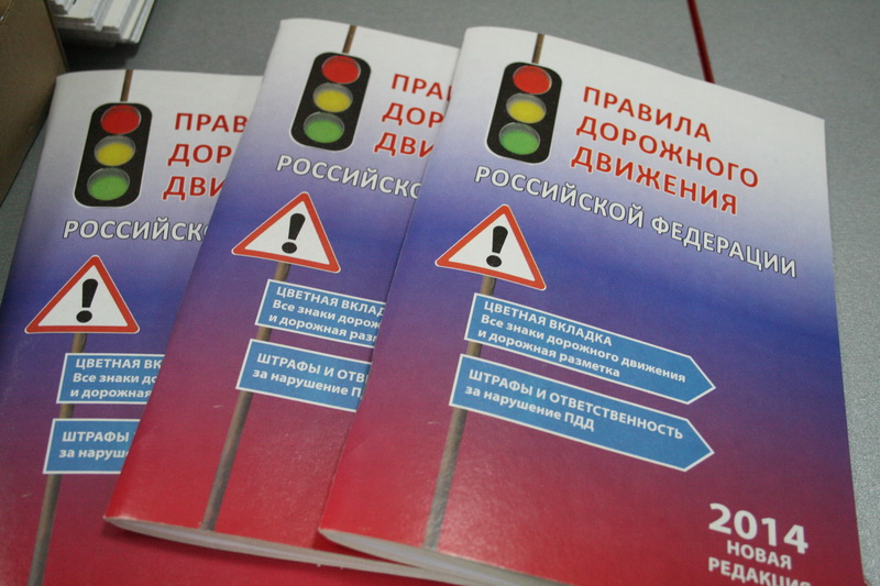 В Симферополе раскупают символику РФ