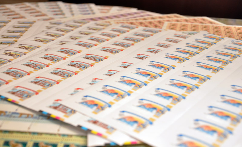 В почтовых отделениях Крыма появились российские марки