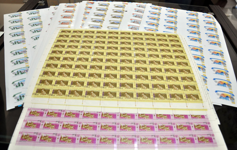 В почтовых отделениях Крыма появились российские марки