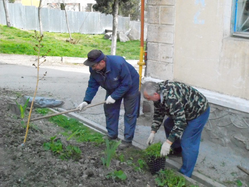 В Алуште провели предпраздничный субботник