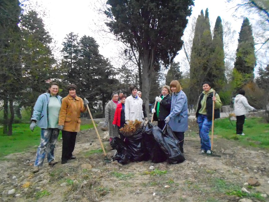 В Алуште провели предпраздничный субботник