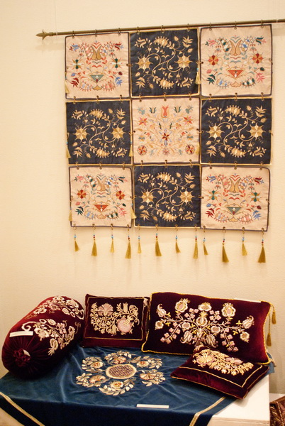 В Севастополе открылась выставка крымскотатарского прикладного искусства