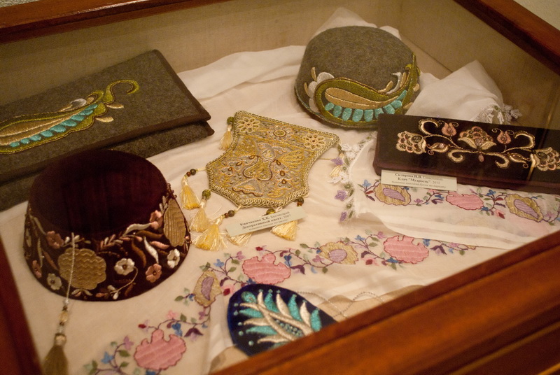 В Севастополе открылась выставка крымскотатарского прикладного искусства