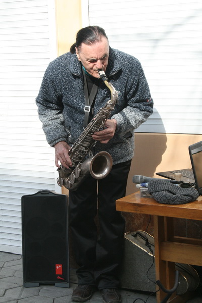 В Симферополе ко Дню здоровья провели флешмоб