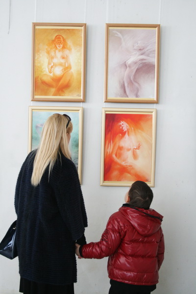 В Симферополе открылась юбилейная выставка крымской художницы