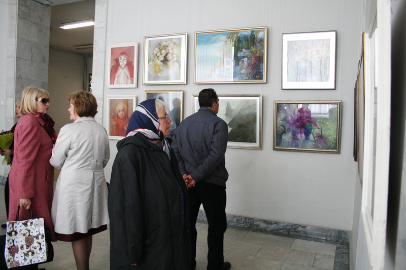 В Симферополе открылась юбилейная выставка крымской художницы