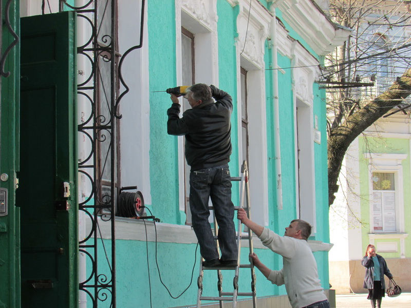 В Симферополе открылась приемная Рескомнаца