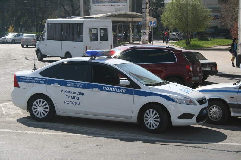 На дорогах Крыма водителям разъясняют новые правила движения