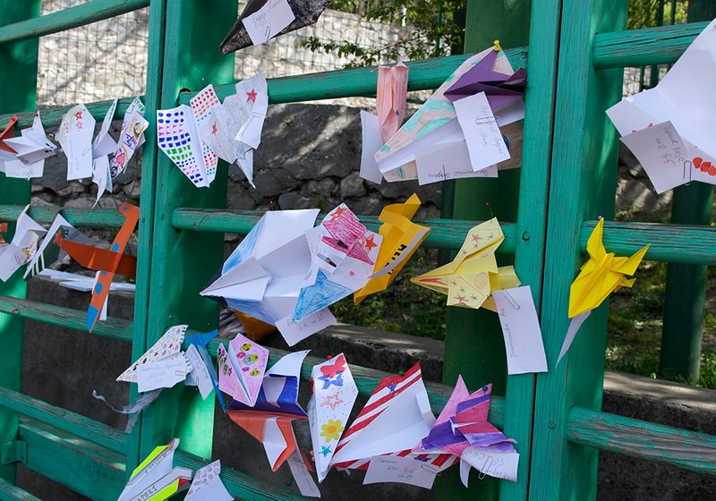 В Ялте прошел фестиваль бумажных самолетиков