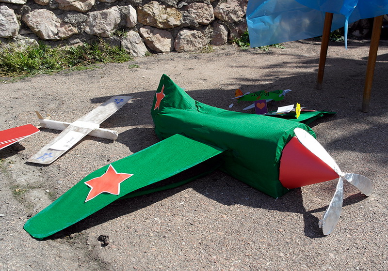 В Ялте прошел фестиваль бумажных самолетиков