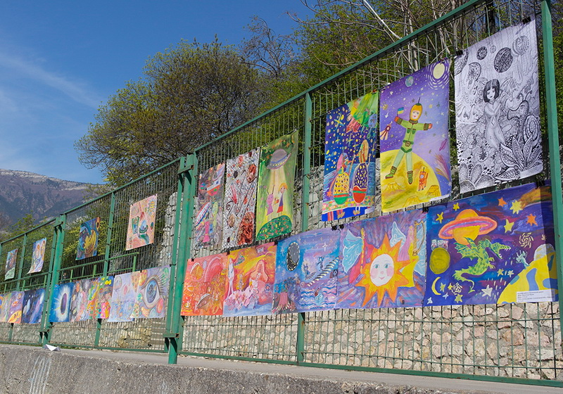 В Ялте прошел фестиваль бумажных самолетиков