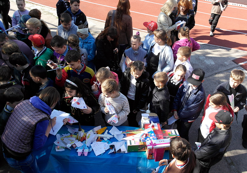 В Ялте прошел фестиваль бумажных самолетиков