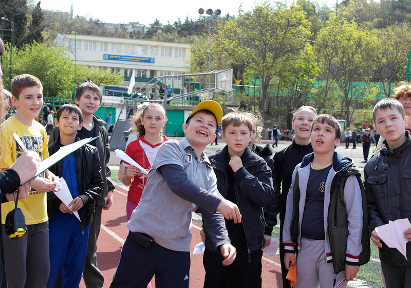 В Ялте прошел фестиваль бумажных самолетиков