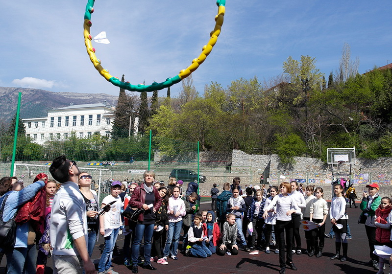 В Ялте прошел фестиваль бумажных самолетиков