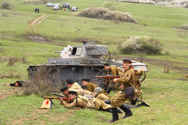 В Симферопольском районе устроили военную реконструкцию
