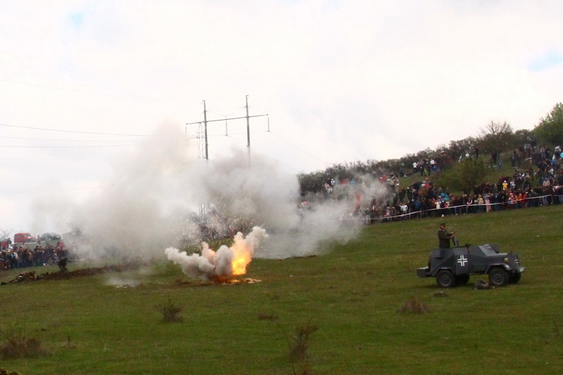 В Симферопольском районе устроили военную реконструкцию