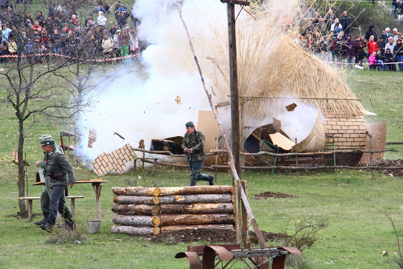В Симферопольском районе устроили военную реконструкцию