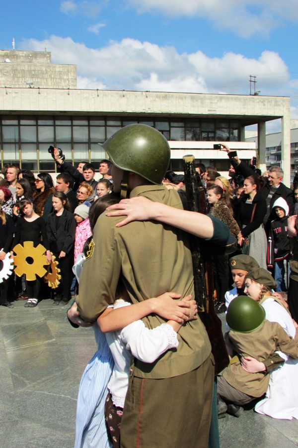 В Симферополе провели общегородскую минуту молчания 