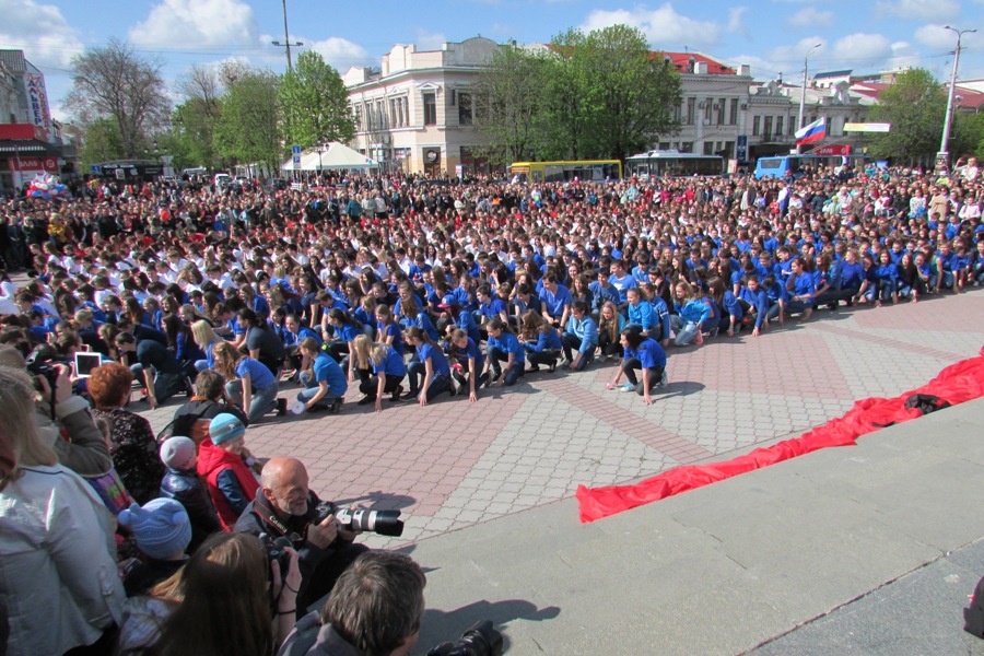В Симферополе провели общегородскую минуту молчания 