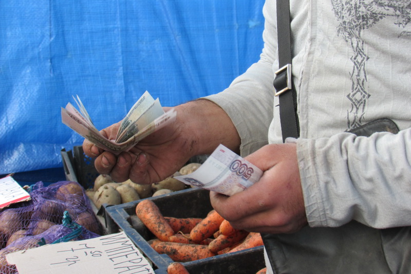 Повышение цен в торговых сетях Крыма связано с падением гривны, – Темиргалиев