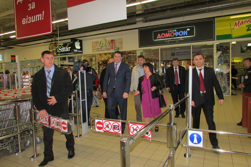 Повышение цен в торговых сетях Крыма связано с падением гривны, – Темиргалиев