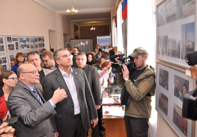 В Симферополе открылась выставка, посвященная событиям «Крымской весны»
