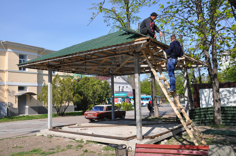 В сквере Тренева в Симферополе установят сувенирные ларьки