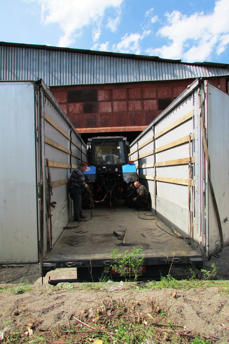 В Крым пришла первая партия российских тракторов