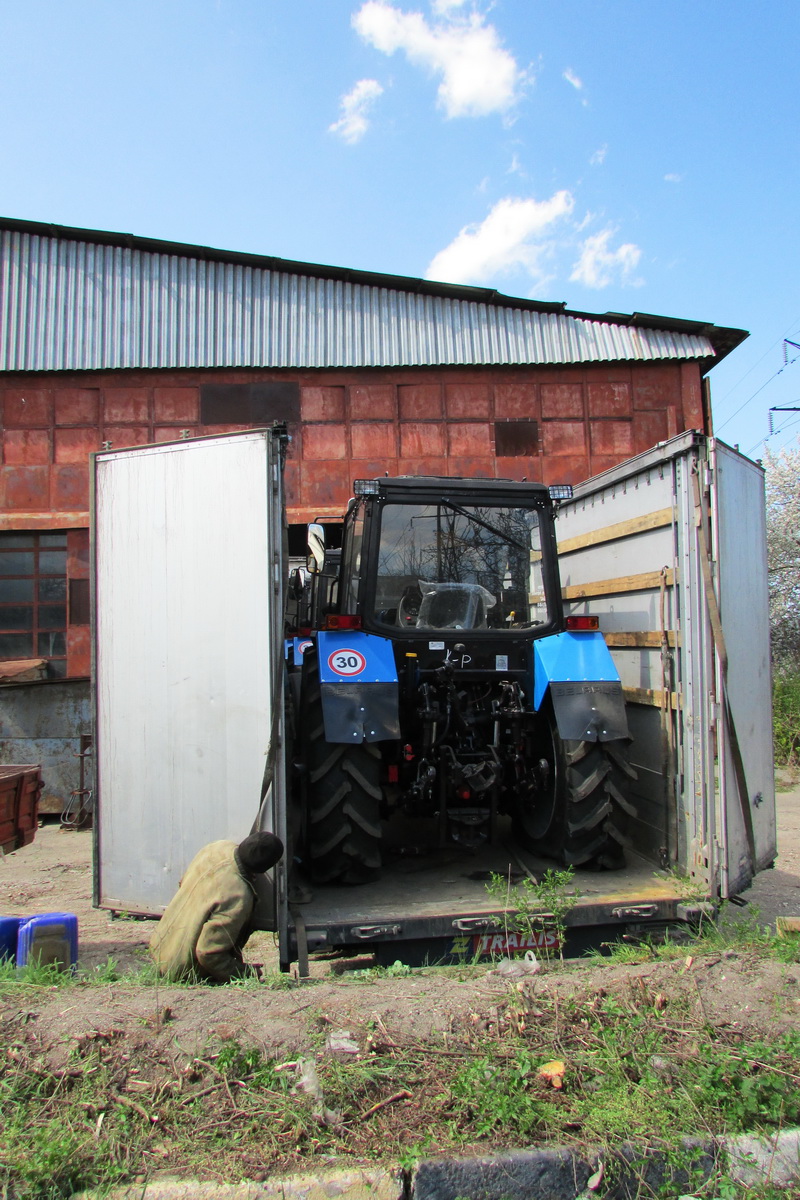 В Крым пришла первая партия российских тракторов