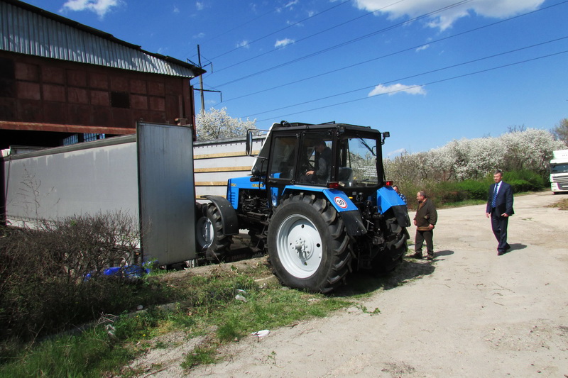 В Крым пришла первая партия российских тракторов
