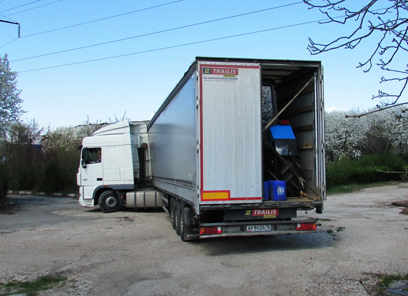 В Крым пришла первая партия российских тракторов