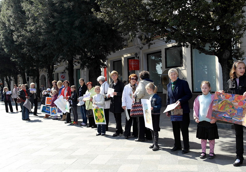 В Ялте провели акцию «Живая цепь»