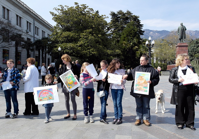 В Ялте провели акцию «Живая цепь»