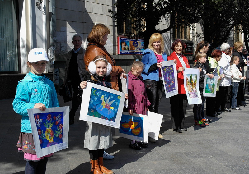 В Ялте провели акцию «Живая цепь»