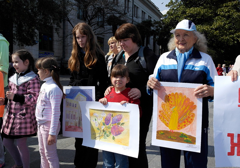 В Ялте провели акцию «Живая цепь»