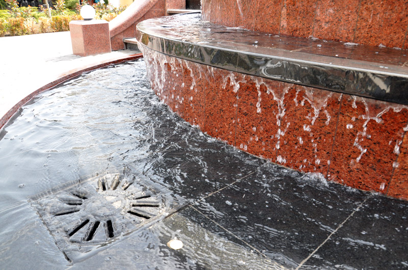 В сквере Республики в Симферополе заработал фонтан