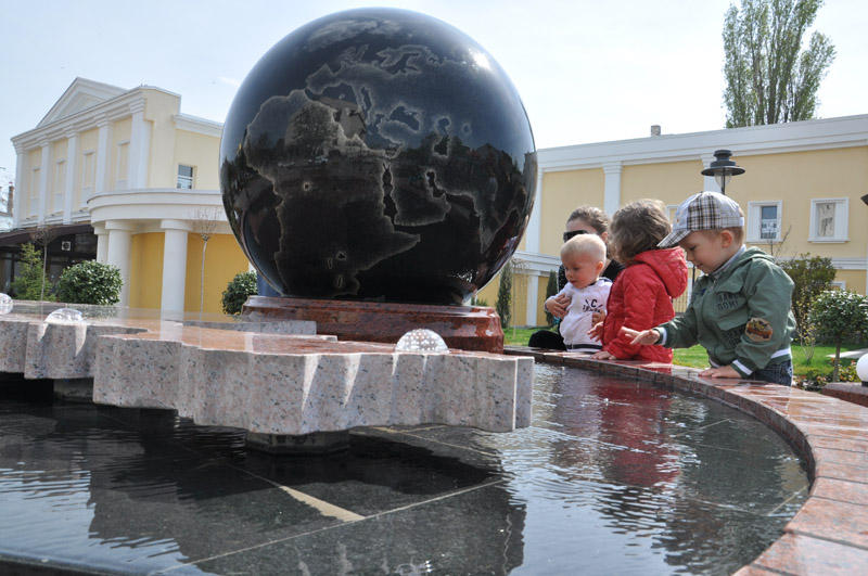 В сквере Республики в Симферополе заработал фонтан